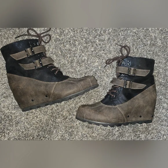 Not Rated Hermione Wedge Boot By The Buckle Womens Size 8.5 Black And Brown - Picture 8 of 12